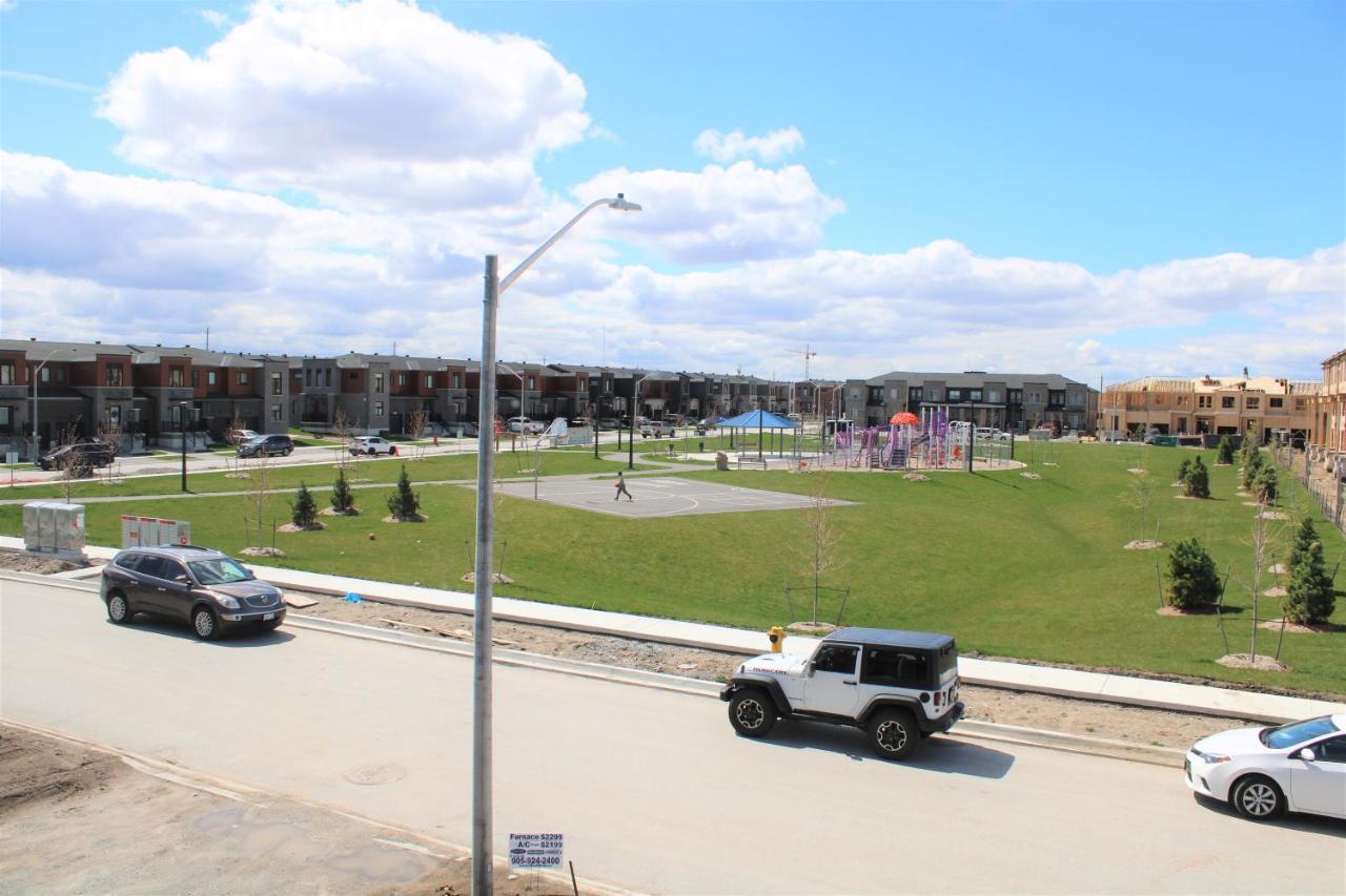 New Town House Barrie South Exterior foto